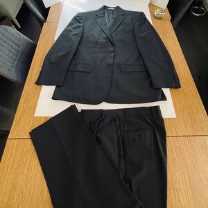 Geoffrey Beene Charcoal Black Men's Suit 44R